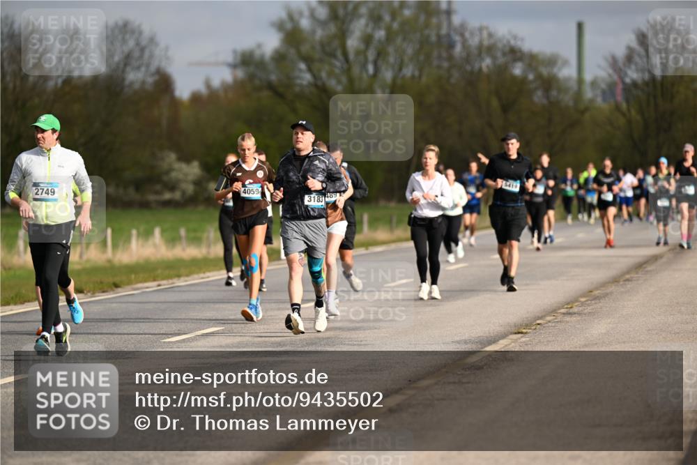 12.04.2026 - 45. Internationalen Wilhelmsburger Insellauf Dr. Thomas Lammeyer http://msf.ph/oto/9435502 12.04.2026 09:24:46 Laufen 2749, 4059, 489, 3183 meine-sportfotos.de