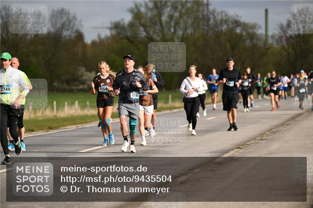 12.04.2026 - 45. Internationalen Wilhelmsburger Insellauf Dr. Thomas Lammeyer http://msf.ph/oto/9435504 12.04.2026 09:24:46 Laufen 2749, 4059, 3183 meine-sportfotos.de