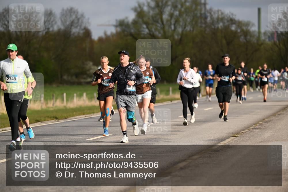 12.04.2026 - 45. Internationalen Wilhelmsburger Insellauf Dr. Thomas Lammeyer http://msf.ph/oto/9435506 12.04.2026 09:24:47 Laufen 2749, 4059, 3183, 89, 5419 meine-sportfotos.de