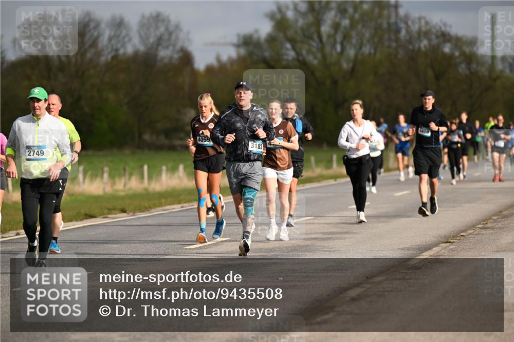 12.04.2026 - 45. Internationalen Wilhelmsburger Insellauf Dr. Thomas Lammeyer http://msf.ph/oto/9435508 12.04.2026 09:24:47 Laufen 2749, 4059, 3183 meine-sportfotos.de