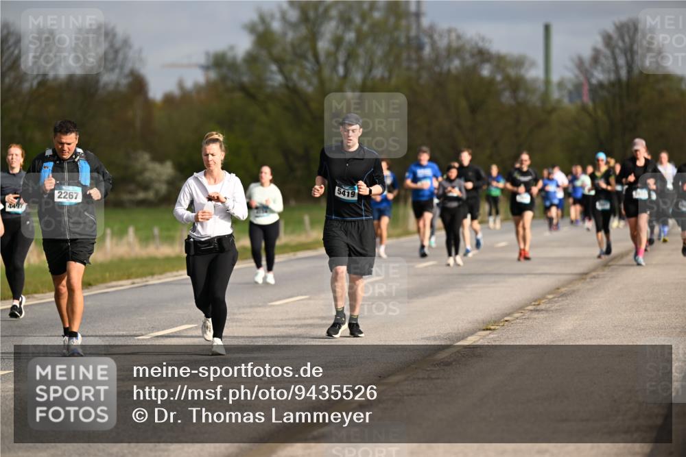 12.04.2026 - 45. Internationalen Wilhelmsburger Insellauf Dr. Thomas Lammeyer http://msf.ph/oto/9435526 12.04.2026 09:24:51 Laufen 2267, 4497, 5419 meine-sportfotos.de