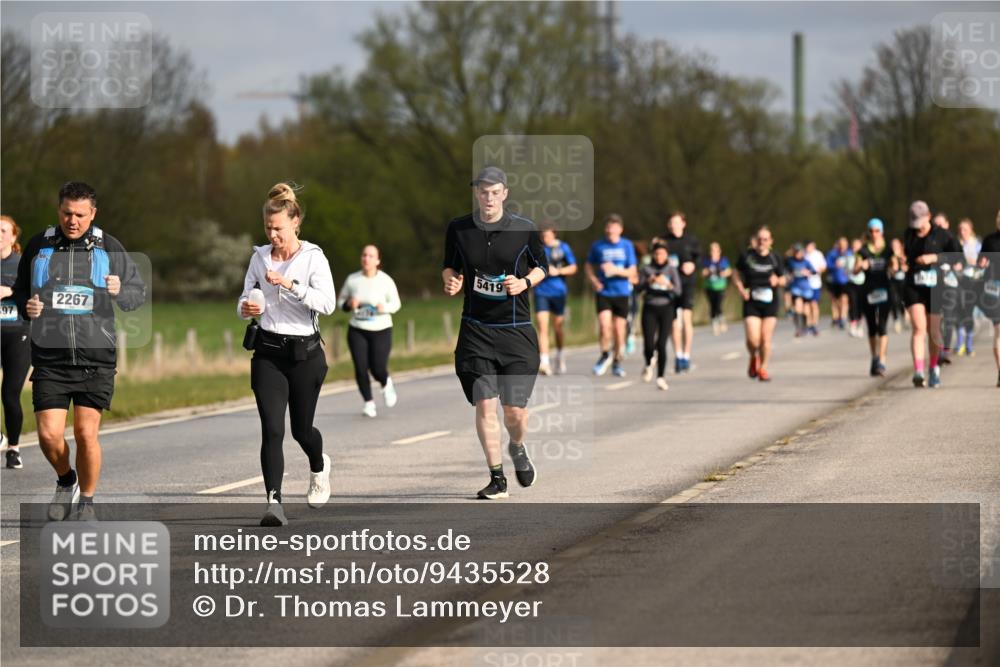 12.04.2026 - 45. Internationalen Wilhelmsburger Insellauf Dr. Thomas Lammeyer http://msf.ph/oto/9435528 12.04.2026 09:24:52 Laufen 2267, 97, 5419 meine-sportfotos.de