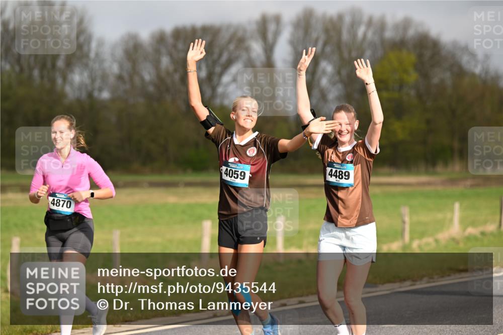 12.04.2026 - 45. Internationalen Wilhelmsburger Insellauf Dr. Thomas Lammeyer http://msf.ph/oto/9435544 12.04.2026 09:24:55 Laufen 4870, 4059, 4489 meine-sportfotos.de