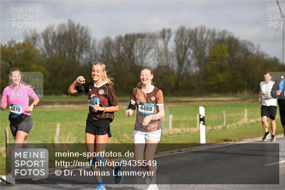 12.04.2026 - 45. Internationalen Wilhelmsburger Insellauf Dr. Thomas Lammeyer http://msf.ph/oto/9435549 12.04.2026 09:24:56 Laufen 4870, 4059, 4489 meine-sportfotos.de