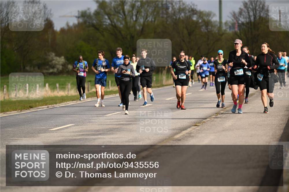 12.04.2026 - 45. Internationalen Wilhelmsburger Insellauf Dr. Thomas Lammeyer http://msf.ph/oto/9435556 12.04.2026 09:24:58 Laufen 2924, 800, 2809, 460, 2807 meine-sportfotos.de