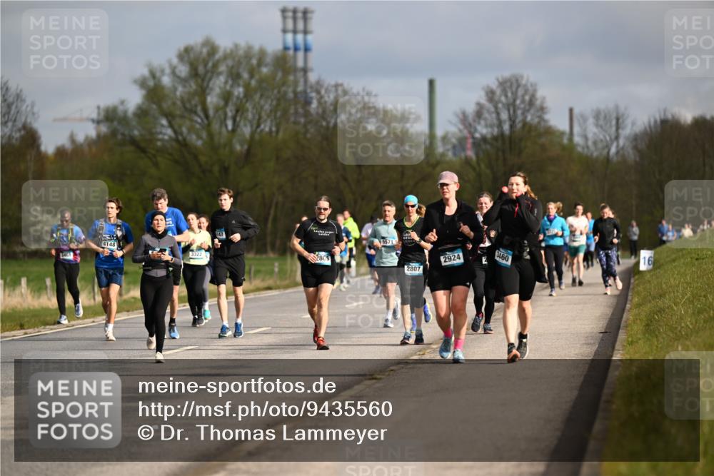 12.04.2026 - 45. Internationalen Wilhelmsburger Insellauf Dr. Thomas Lammeyer http://msf.ph/oto/9435560 12.04.2026 09:24:59 Laufen 3465, 4148, 3322, 809, 5571, 2807, 2924, 3460, 16 meine-sportfotos.de