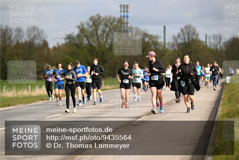 12.04.2026 - 45. Internationalen Wilhelmsburger Insellauf Dr. Thomas Lammeyer http://msf.ph/oto/9435564 12.04.2026 09:25:00 Laufen 4148, 7, 2924, 2806, 460, 16 meine-sportfotos.de
