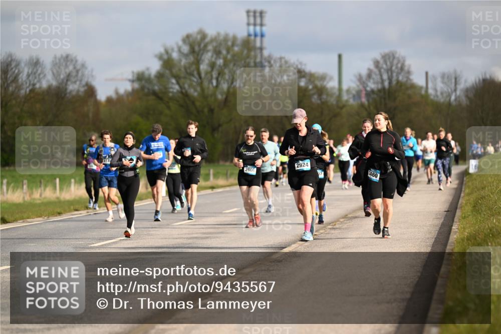 12.04.2026 - 45. Internationalen Wilhelmsburger Insellauf Dr. Thomas Lammeyer http://msf.ph/oto/9435567 12.04.2026 09:25:01 Laufen 414, 2806, 2924, 07, 3460 meine-sportfotos.de