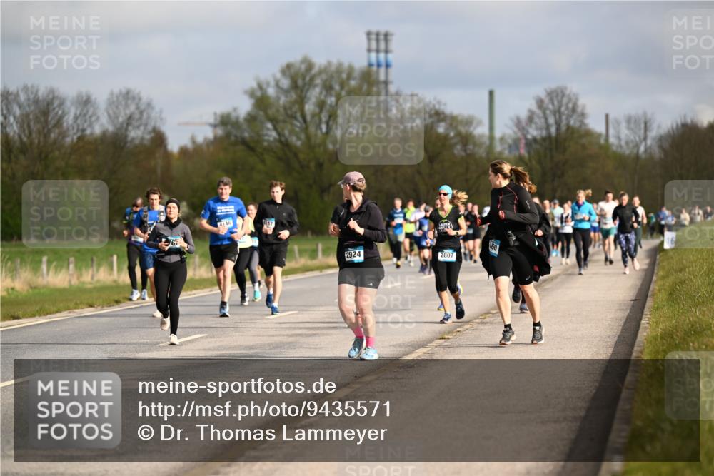 12.04.2026 - 45. Internationalen Wilhelmsburger Insellauf Dr. Thomas Lammeyer http://msf.ph/oto/9435571 12.04.2026 09:25:01 Laufen 4146, 117, 2924, 2807 meine-sportfotos.de