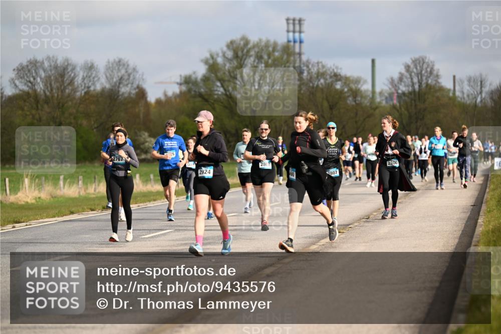 12.04.2026 - 45. Internationalen Wilhelmsburger Insellauf Dr. Thomas Lammeyer http://msf.ph/oto/9435576 12.04.2026 09:25:02 Laufen 2767, 5615, 2803, 2800, 2924, 2807 meine-sportfotos.de