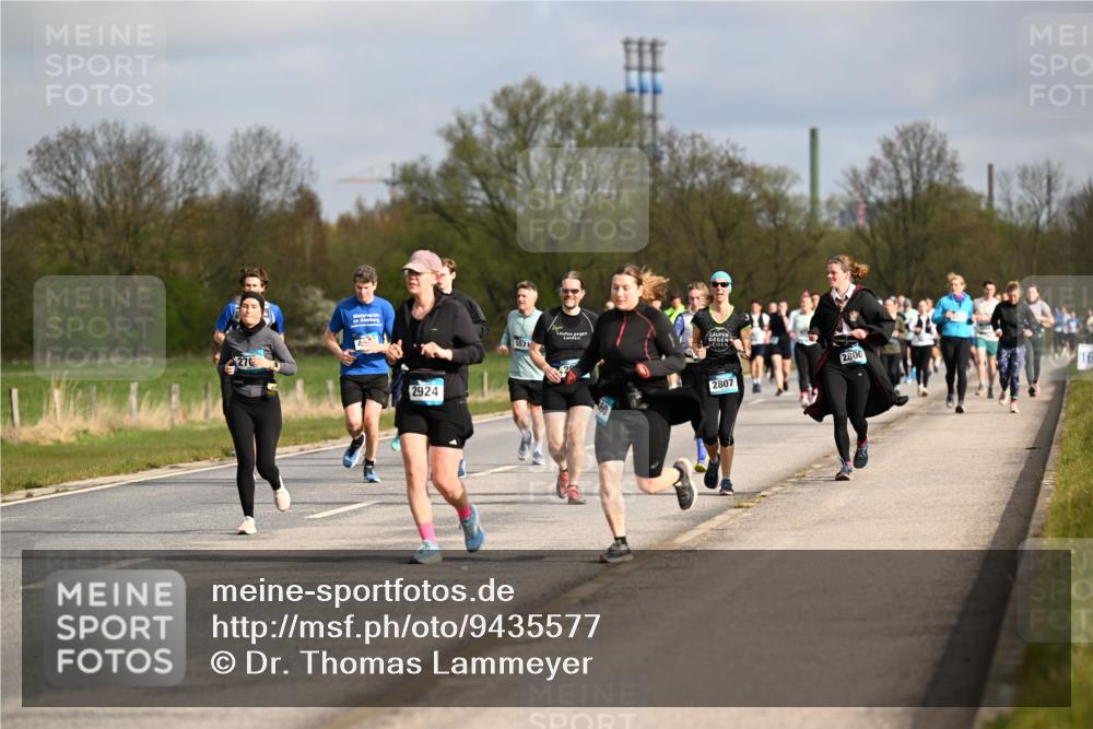 12.04.2026 - 45. Internationalen Wilhelmsburger Insellauf Dr. Thomas Lammeyer http://msf.ph/oto/9435577 12.04.2026 09:25:02 Laufen 276, 2924, 5571, 2807, 2800, 16 meine-sportfotos.de