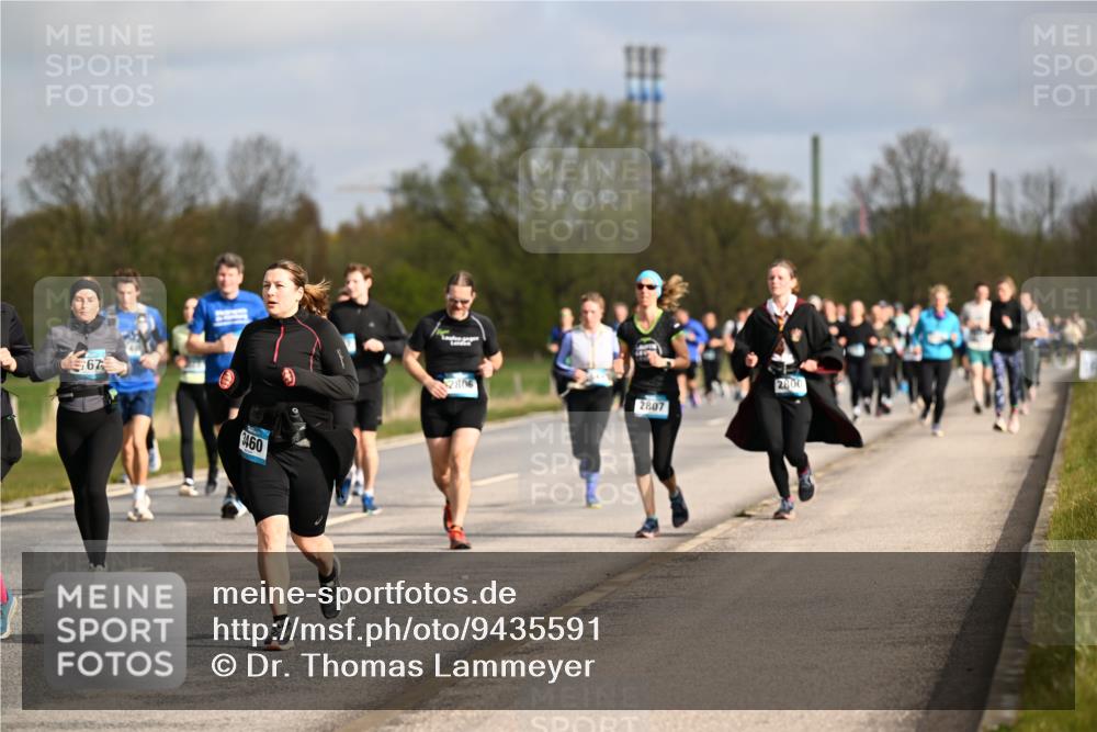 12.04.2026 - 45. Internationalen Wilhelmsburger Insellauf Dr. Thomas Lammeyer http://msf.ph/oto/9435591 12.04.2026 09:25:05 Laufen 67, 3460, 2806, 2807, 2800 meine-sportfotos.de