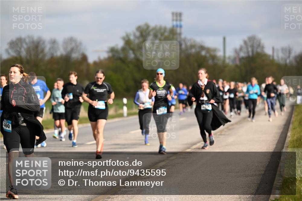 12.04.2026 - 45. Internationalen Wilhelmsburger Insellauf Dr. Thomas Lammeyer http://msf.ph/oto/9435595 12.04.2026 09:25:06 Laufen 460, 280, 2200 meine-sportfotos.de