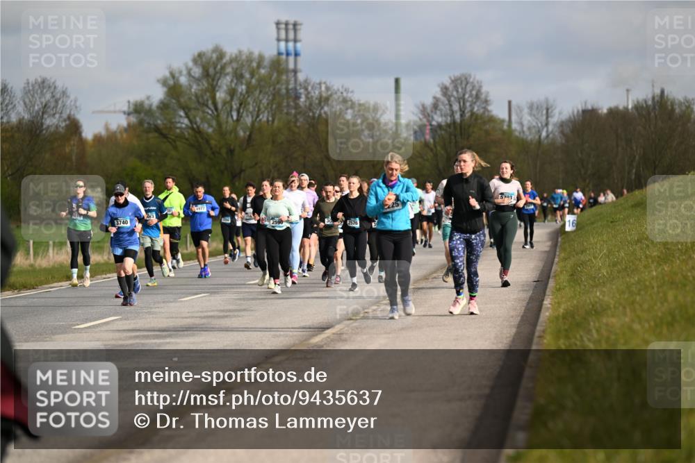 12.04.2026 - 45. Internationalen Wilhelmsburger Insellauf Dr. Thomas Lammeyer http://msf.ph/oto/9435637 12.04.2026 09:25:13 Laufen 451, 3740, 4977, 043, 59, 2590, 302576, 25, 5703, 16 meine-sportfotos.de