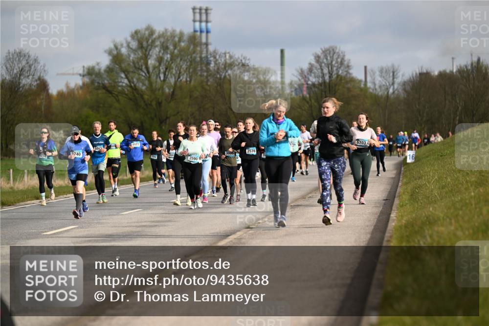 12.04.2026 - 45. Internationalen Wilhelmsburger Insellauf Dr. Thomas Lammeyer http://msf.ph/oto/9435638 12.04.2026 09:25:13 Laufen 4516, 2740, 5042, 385, 4977, 2576, 3005, 2590, 5703, 16 meine-sportfotos.de