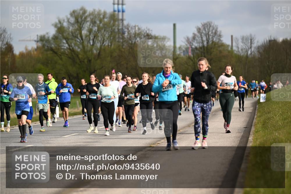 12.04.2026 - 45. Internationalen Wilhelmsburger Insellauf Dr. Thomas Lammeyer http://msf.ph/oto/9435640 12.04.2026 09:25:14 Laufen 4510, 3740, 4977, 2699, 300, 2590, 2576, 660, 225, 5703, 16 meine-sportfotos.de