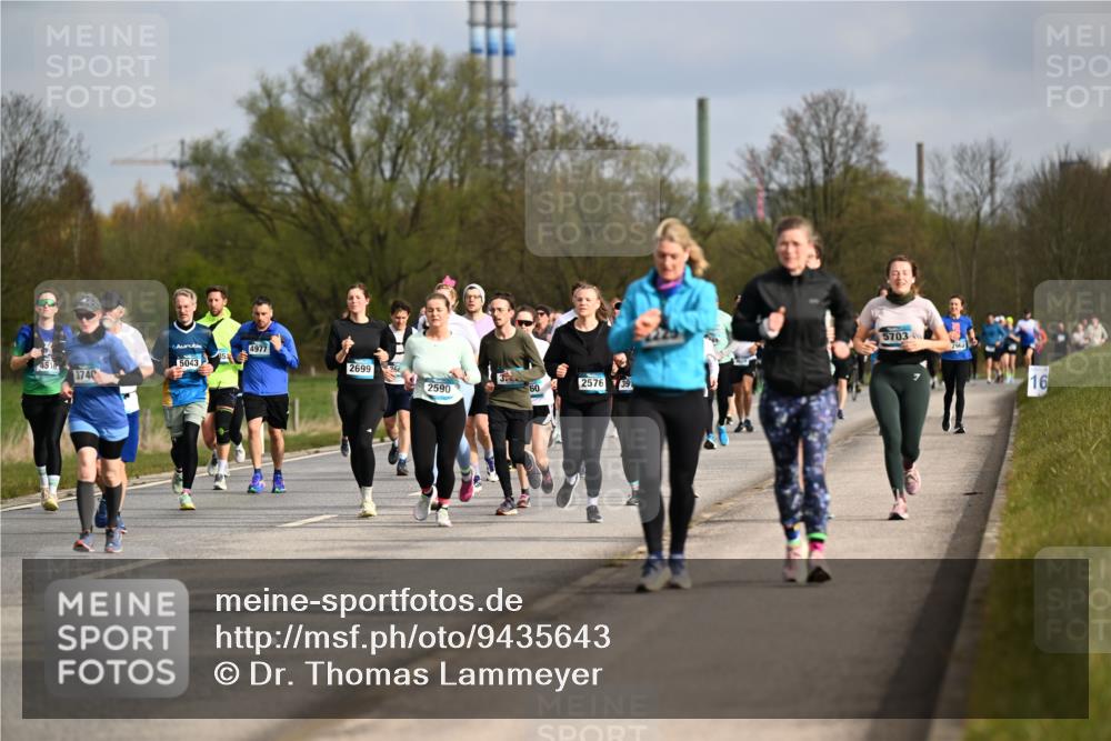 12.04.2026 - 45. Internationalen Wilhelmsburger Insellauf Dr. Thomas Lammeyer http://msf.ph/oto/9435643 12.04.2026 09:25:14 Laufen 4977, 451, 5043, 3740, 2699, 2590, 2576, 39, 60, 5703, 16 meine-sportfotos.de