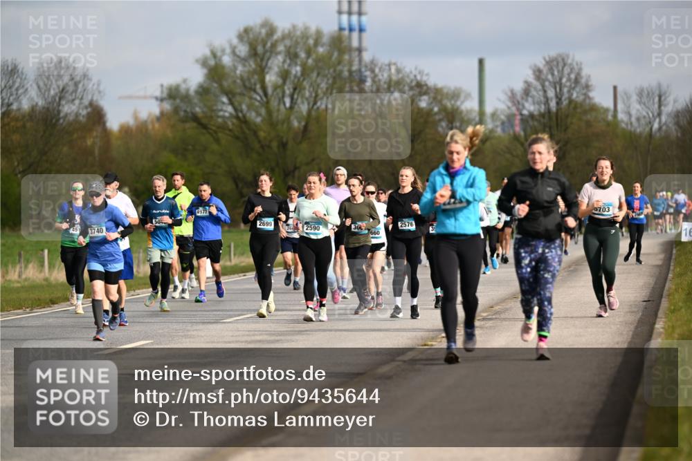 12.04.2026 - 45. Internationalen Wilhelmsburger Insellauf Dr. Thomas Lammeyer http://msf.ph/oto/9435644 12.04.2026 09:25:15 Laufen 3740, 4977, 5703, 50, 2699, 2576, 266, 2590, 30, 660, 16 meine-sportfotos.de