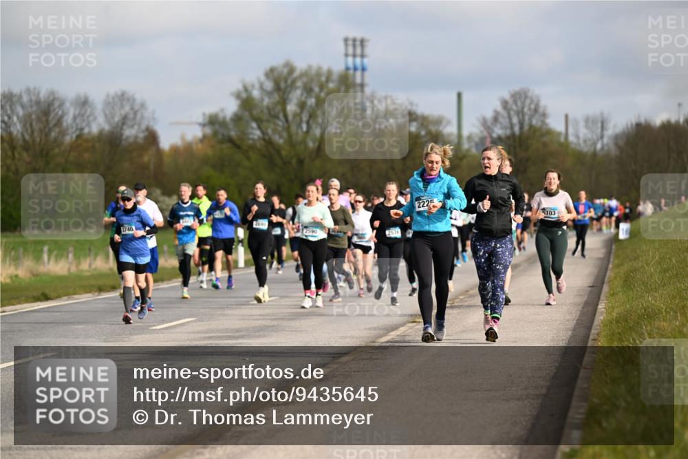 12.04.2026 - 45. Internationalen Wilhelmsburger Insellauf Dr. Thomas Lammeyer http://msf.ph/oto/9435645 12.04.2026 09:25:15 Laufen 2699, 3740, 2590, 2576, 2225, 5703 meine-sportfotos.de