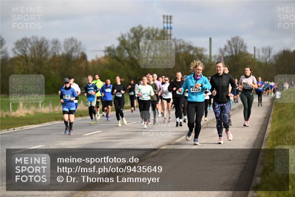 12.04.2026 - 45. Internationalen Wilhelmsburger Insellauf Dr. Thomas Lammeyer http://msf.ph/oto/9435649 12.04.2026 09:25:16 Laufen 3740, 2225, 5703 meine-sportfotos.de