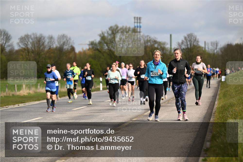 12.04.2026 - 45. Internationalen Wilhelmsburger Insellauf Dr. Thomas Lammeyer http://msf.ph/oto/9435652 12.04.2026 09:25:17 Laufen 374, 2225 meine-sportfotos.de