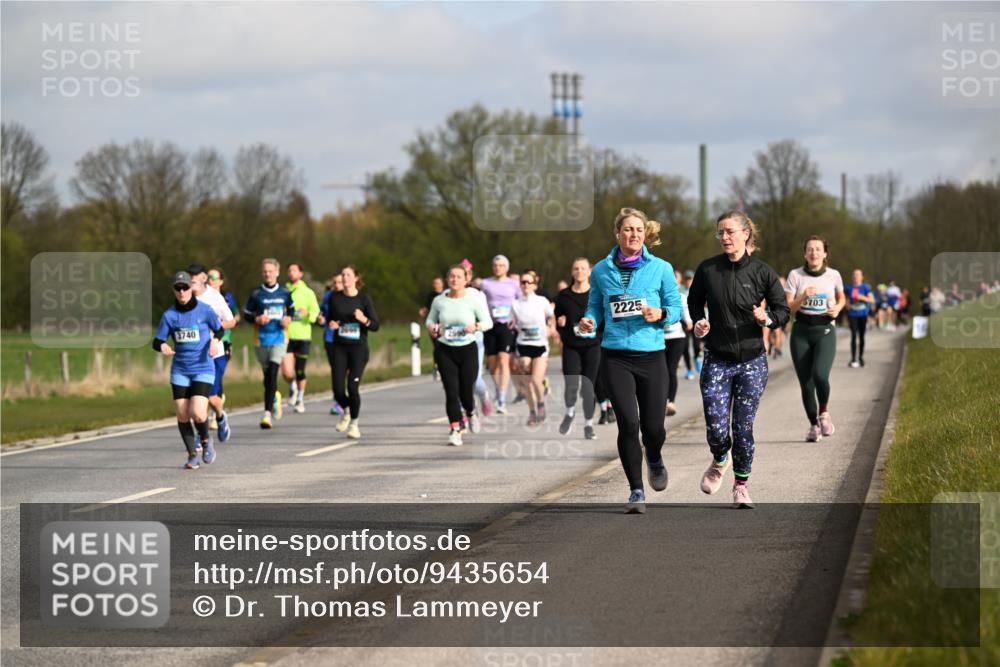 12.04.2026 - 45. Internationalen Wilhelmsburger Insellauf Dr. Thomas Lammeyer http://msf.ph/oto/9435654 12.04.2026 09:25:17 Laufen 3740, 2225, 5703 meine-sportfotos.de