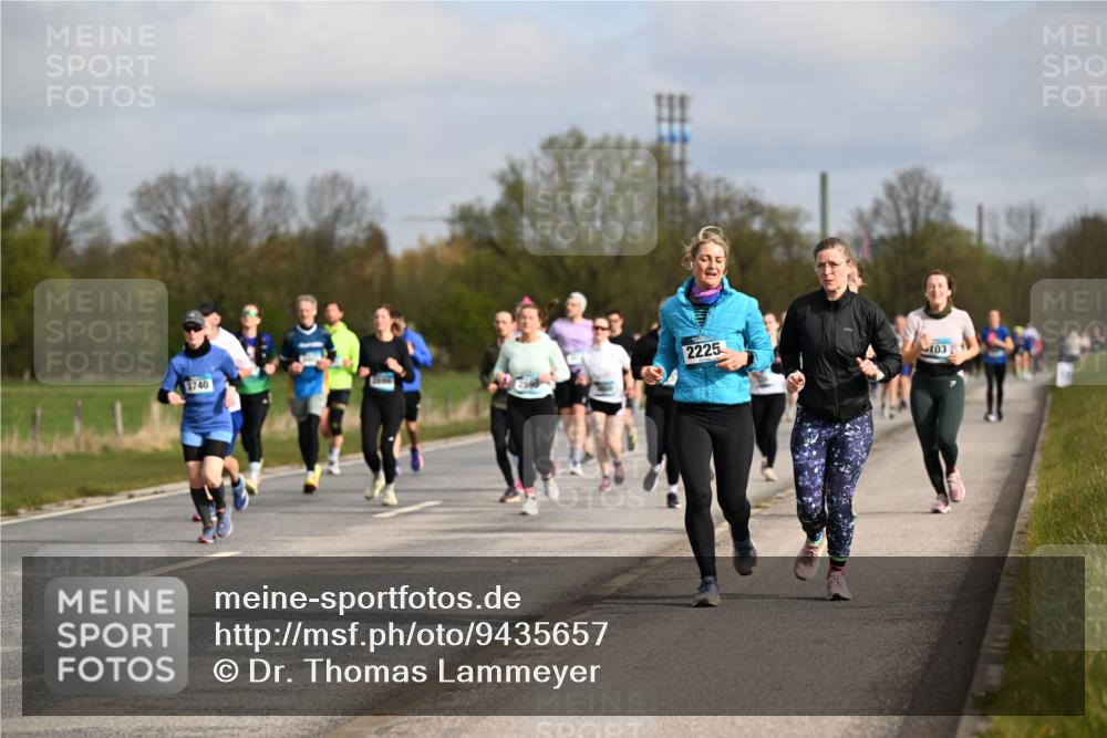 12.04.2026 - 45. Internationalen Wilhelmsburger Insellauf Dr. Thomas Lammeyer http://msf.ph/oto/9435657 12.04.2026 09:25:18 Laufen 3740, 2225, 703 meine-sportfotos.de