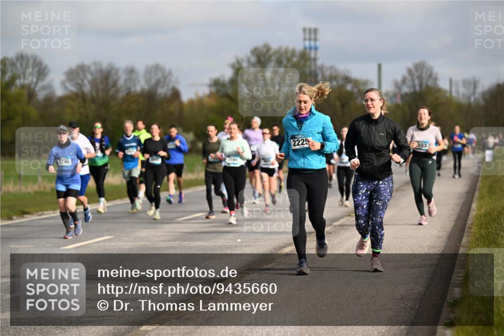 12.04.2026 - 45. Internationalen Wilhelmsburger Insellauf Dr. Thomas Lammeyer http://msf.ph/oto/9435660 12.04.2026 09:25:18 Laufen 1740, 2225, 103 meine-sportfotos.de