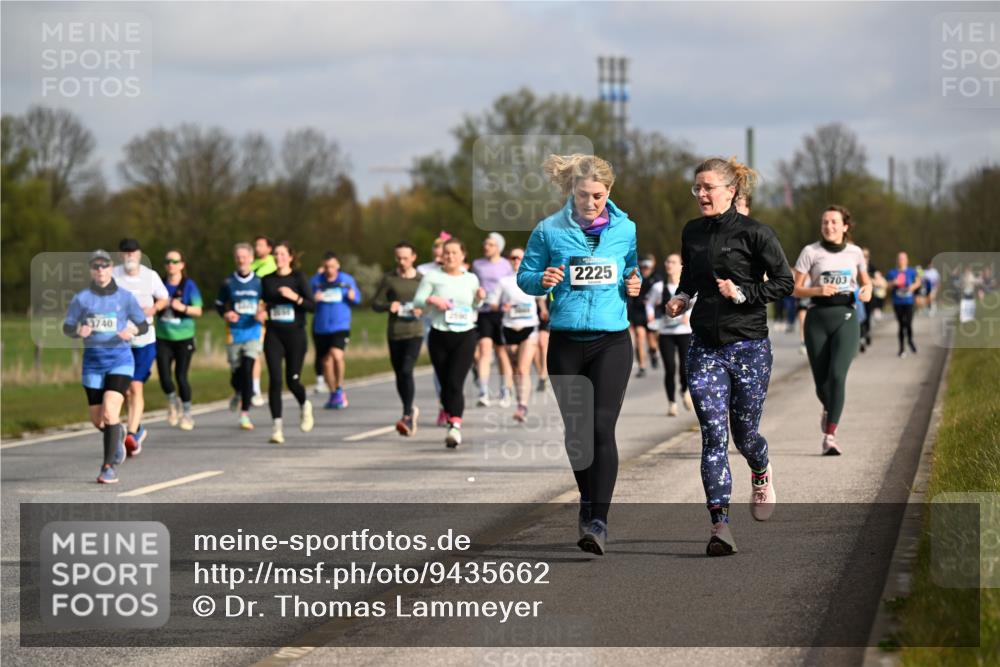 12.04.2026 - 45. Internationalen Wilhelmsburger Insellauf Dr. Thomas Lammeyer http://msf.ph/oto/9435662 12.04.2026 09:25:18 Laufen 3740, 2225, 5703 meine-sportfotos.de