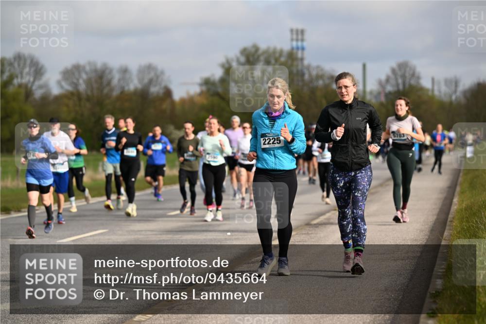 12.04.2026 - 45. Internationalen Wilhelmsburger Insellauf Dr. Thomas Lammeyer http://msf.ph/oto/9435664 12.04.2026 09:25:19 Laufen 2225, 5703 meine-sportfotos.de