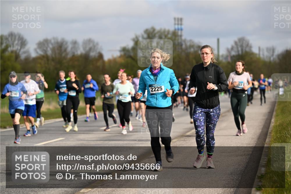 12.04.2026 - 45. Internationalen Wilhelmsburger Insellauf Dr. Thomas Lammeyer http://msf.ph/oto/9435666 12.04.2026 09:25:19 Laufen 3740, 2225, 03 meine-sportfotos.de