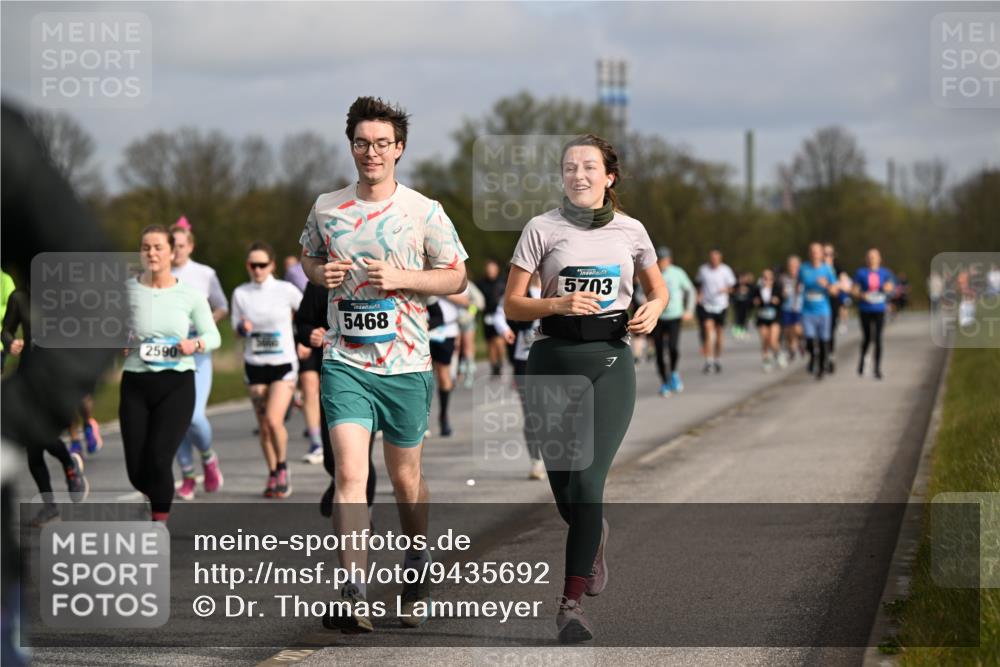 12.04.2026 - 45. Internationalen Wilhelmsburger Insellauf Dr. Thomas Lammeyer http://msf.ph/oto/9435692 12.04.2026 09:25:23 Laufen 2590, 5468, 5703, 7 meine-sportfotos.de