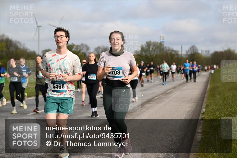 12.04.2026 - 45. Internationalen Wilhelmsburger Insellauf Dr. Thomas Lammeyer http://msf.ph/oto/9435701 12.04.2026 09:25:25 Laufen 5468, 2576, 5703, 7 meine-sportfotos.de