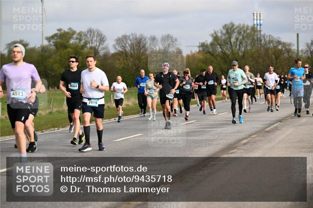 12.04.2026 - 45. Internationalen Wilhelmsburger Insellauf Dr. Thomas Lammeyer http://msf.ph/oto/9435718 12.04.2026 09:25:28 Laufen 4513, 2664, 2419, 2828, 2295, 3052, 5559, 2193, 3589, 2567, 2919, 214 meine-sportfotos.de