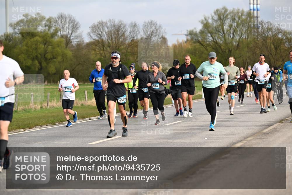 12.04.2026 - 45. Internationalen Wilhelmsburger Insellauf Dr. Thomas Lammeyer http://msf.ph/oto/9435725 12.04.2026 09:25:29 Laufen 2295, 2828, 2193, 3589, 2567, 2142, 3018, 730, 3029, 3716, 3028, 5559, 49, 25 meine-sportfotos.de