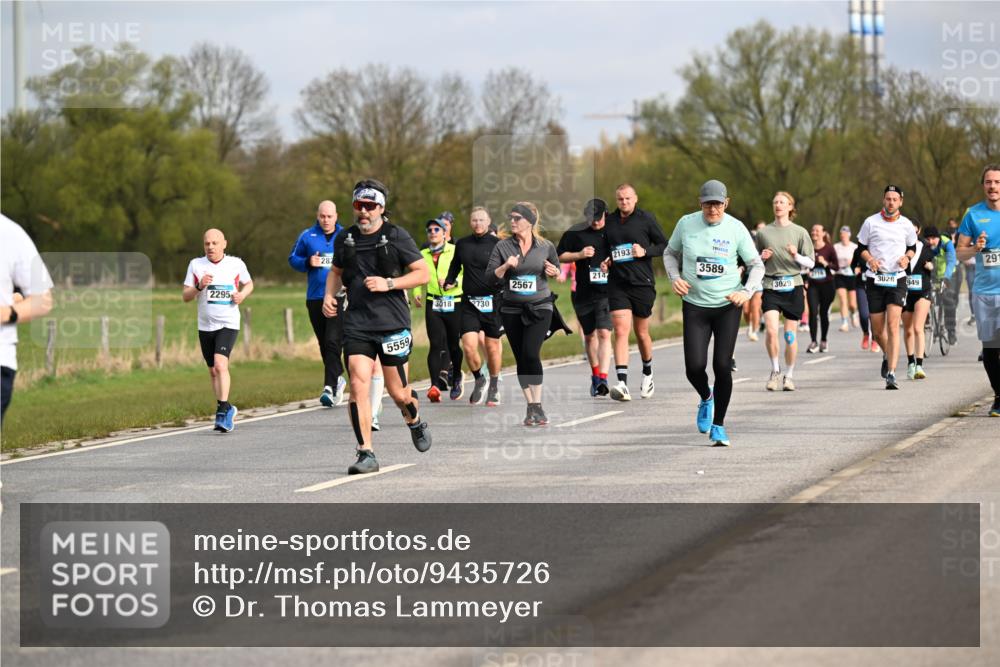 12.04.2026 - 45. Internationalen Wilhelmsburger Insellauf Dr. Thomas Lammeyer http://msf.ph/oto/9435726 12.04.2026 09:25:29 Laufen 2295, 282, 5559, 50, 00, 2193, 3589, 214, 2567, 3028, 3029, 949, 3018, 2730, 291 meine-sportfotos.de
