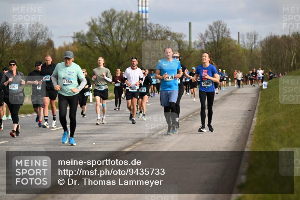 12.04.2026 - 45. Internationalen Wilhelmsburger Insellauf Dr. Thomas Lammeyer http://msf.ph/oto/9435733 12.04.2026 09:25:31 Laufen 2567, 21, 2193, 3589, 3029, 2415, 3716, 3028, 4949, 2919, 2962, 16 meine-sportfotos.de