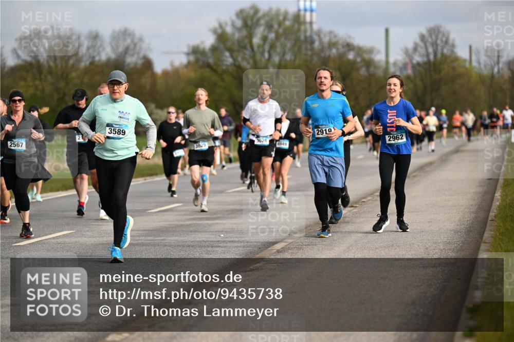12.04.2026 - 45. Internationalen Wilhelmsburger Insellauf Dr. Thomas Lammeyer http://msf.ph/oto/9435738 12.04.2026 09:25:32 Laufen 2567, 21, 3589, 3029, 3028, 12949, 2919, 2962 meine-sportfotos.de