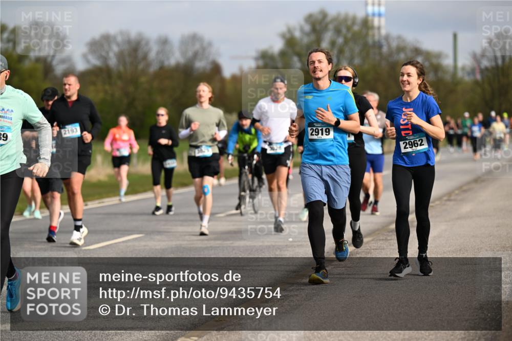 12.04.2026 - 45. Internationalen Wilhelmsburger Insellauf Dr. Thomas Lammeyer http://msf.ph/oto/9435754 12.04.2026 09:25:34 Laufen 39, 2193, 2919, 2962 meine-sportfotos.de