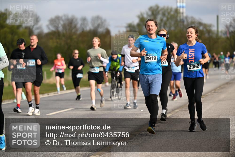 12.04.2026 - 45. Internationalen Wilhelmsburger Insellauf Dr. Thomas Lammeyer http://msf.ph/oto/9435756 12.04.2026 09:25:35 Laufen 213, 2193, 2919, 2962 meine-sportfotos.de