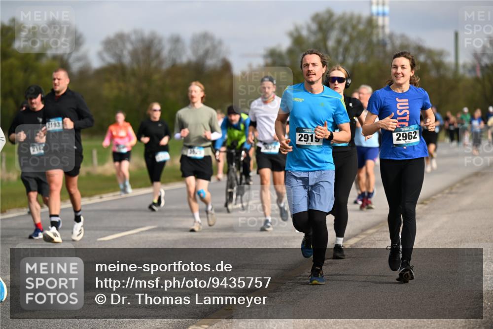 12.04.2026 - 45. Internationalen Wilhelmsburger Insellauf Dr. Thomas Lammeyer http://msf.ph/oto/9435757 12.04.2026 09:25:35 Laufen 2193, 2915, 2962 meine-sportfotos.de