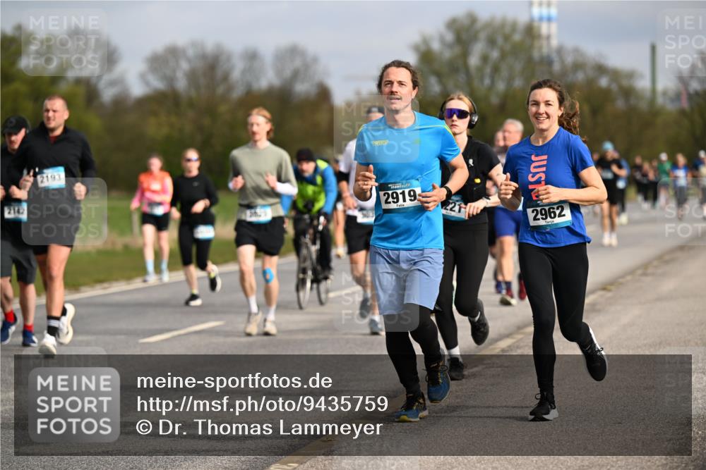 12.04.2026 - 45. Internationalen Wilhelmsburger Insellauf Dr. Thomas Lammeyer http://msf.ph/oto/9435759 12.04.2026 09:25:35 Laufen 2142, 2193, 2919, 2962 meine-sportfotos.de