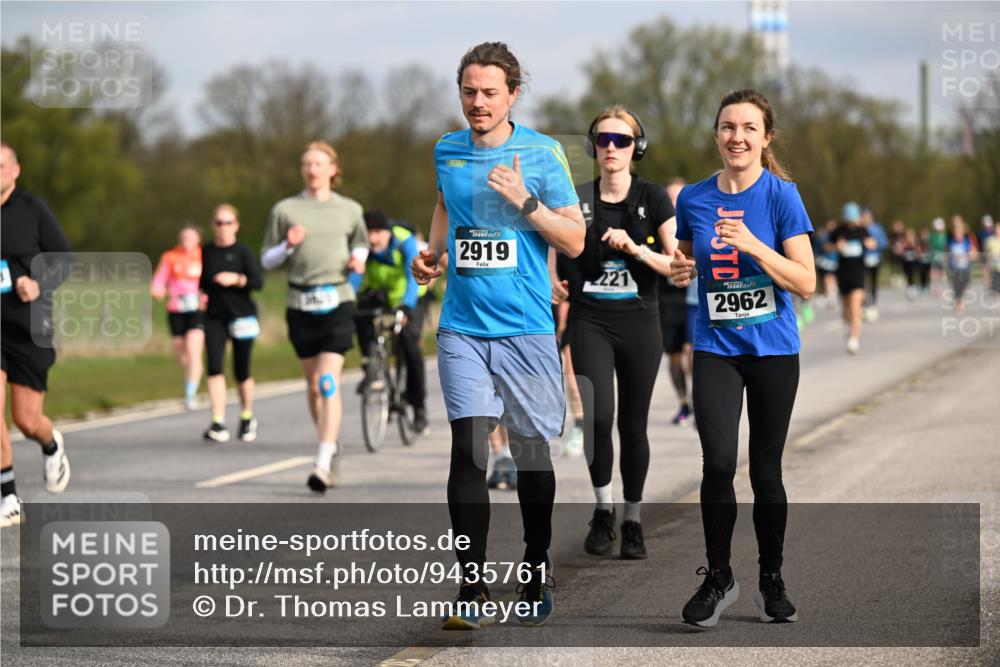12.04.2026 - 45. Internationalen Wilhelmsburger Insellauf Dr. Thomas Lammeyer http://msf.ph/oto/9435761 12.04.2026 09:25:36 Laufen 2919, 221, 2962 meine-sportfotos.de