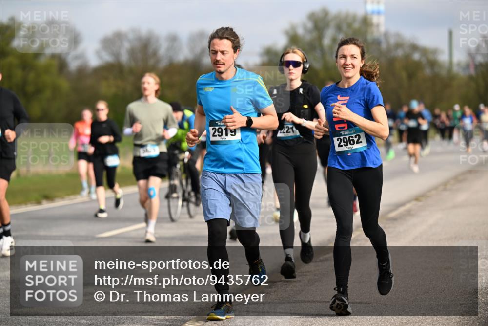 12.04.2026 - 45. Internationalen Wilhelmsburger Insellauf Dr. Thomas Lammeyer http://msf.ph/oto/9435762 12.04.2026 09:25:36 Laufen 2919, 221, 2962 meine-sportfotos.de