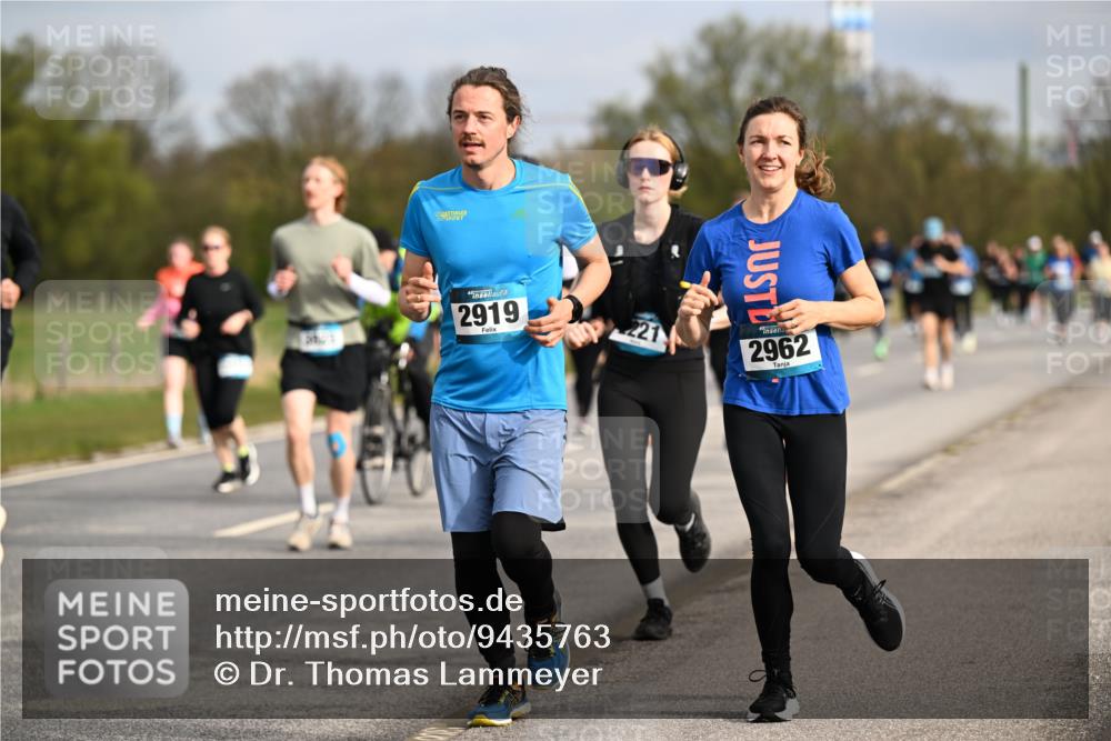 12.04.2026 - 45. Internationalen Wilhelmsburger Insellauf Dr. Thomas Lammeyer http://msf.ph/oto/9435763 12.04.2026 09:25:36 Laufen 2919, 2962 meine-sportfotos.de