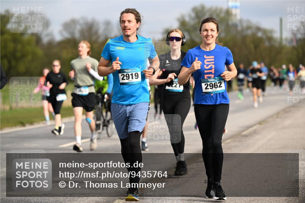 12.04.2026 - 45. Internationalen Wilhelmsburger Insellauf Dr. Thomas Lammeyer http://msf.ph/oto/9435764 12.04.2026 09:25:36 Laufen 2919, 2962 meine-sportfotos.de