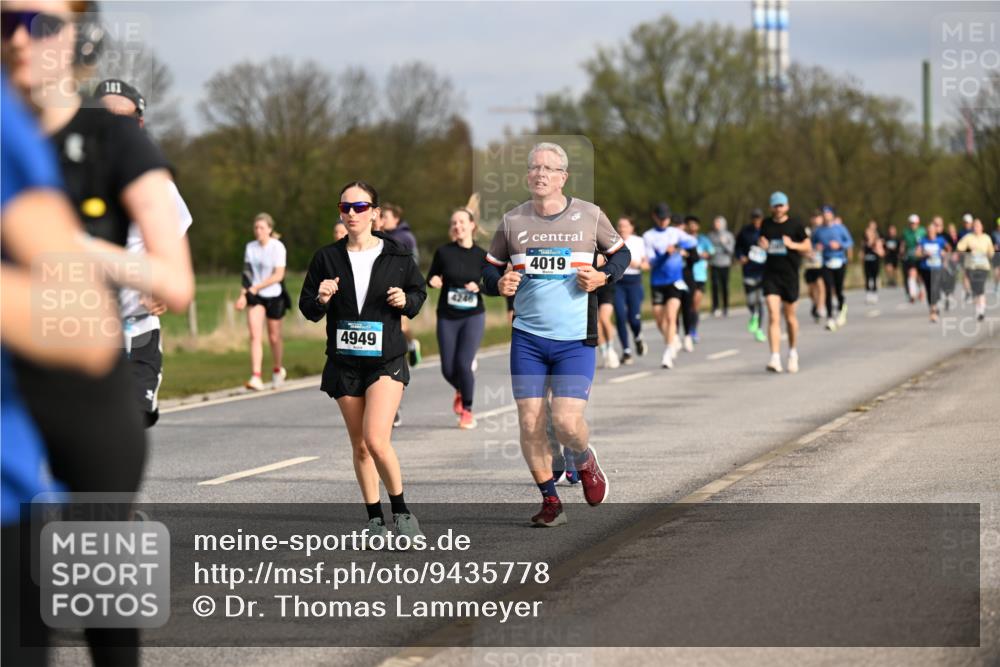 12.04.2026 - 45. Internationalen Wilhelmsburger Insellauf Dr. Thomas Lammeyer http://msf.ph/oto/9435778 12.04.2026 09:25:39 Laufen 161, 4949, 4246, 4019 meine-sportfotos.de