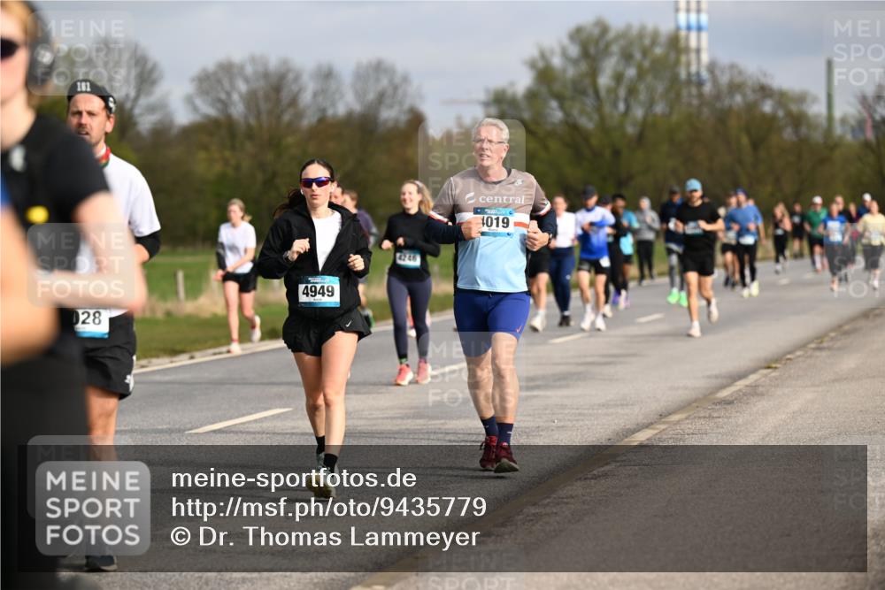 12.04.2026 - 45. Internationalen Wilhelmsburger Insellauf Dr. Thomas Lammeyer http://msf.ph/oto/9435779 12.04.2026 09:25:39 Laufen 161, 28, 4949, 4246, 4019 meine-sportfotos.de