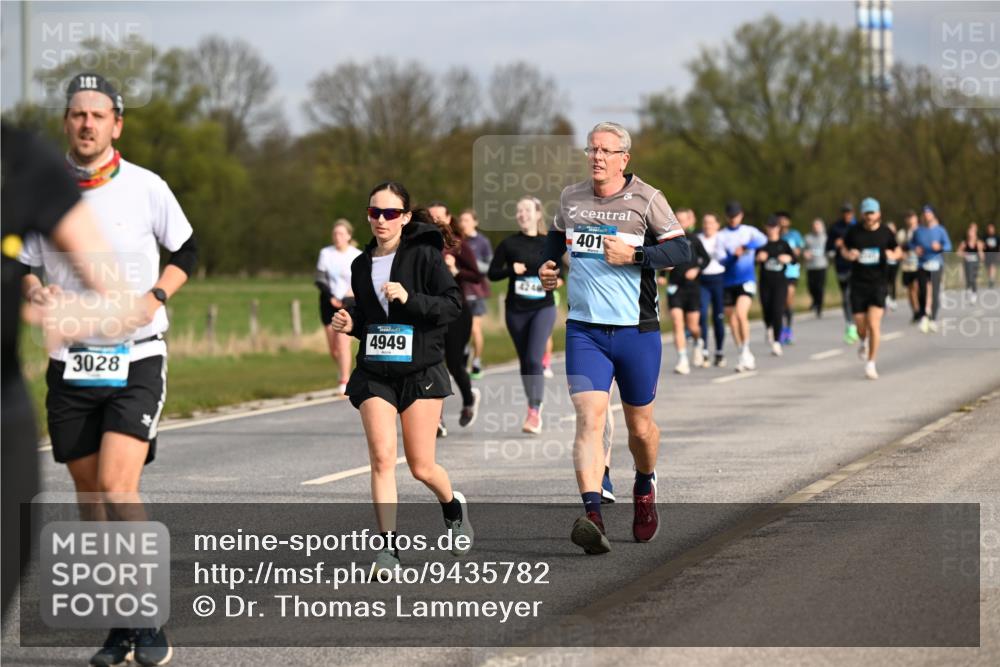 12.04.2026 - 45. Internationalen Wilhelmsburger Insellauf Dr. Thomas Lammeyer http://msf.ph/oto/9435782 12.04.2026 09:25:40 Laufen 161, 3028, 4949, 401 meine-sportfotos.de