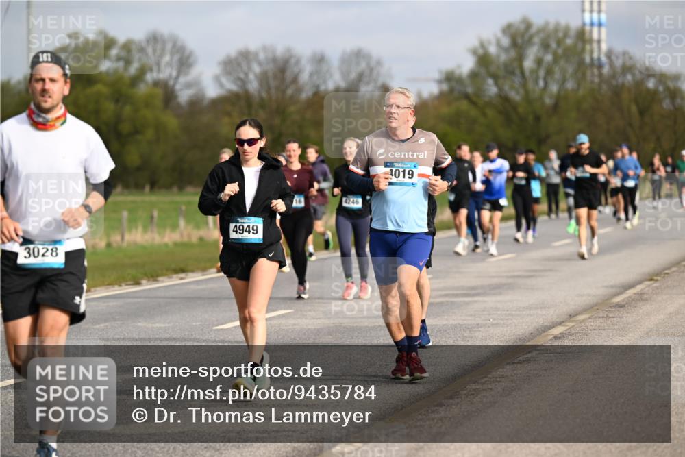 12.04.2026 - 45. Internationalen Wilhelmsburger Insellauf Dr. Thomas Lammeyer http://msf.ph/oto/9435784 12.04.2026 09:25:40 Laufen 101, 4949, 3028, 4246, 6, 1019 meine-sportfotos.de